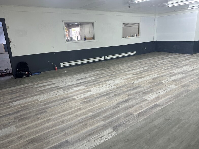 85 Wagaraw Rd, Hawthorne, NJ to rent - Interior Photo - Image 3 of 11