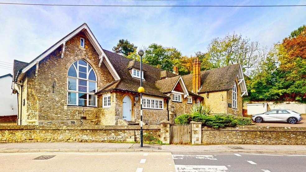 67 London Rd, Westerham to rent - Primary Photo - Image 1 of 26