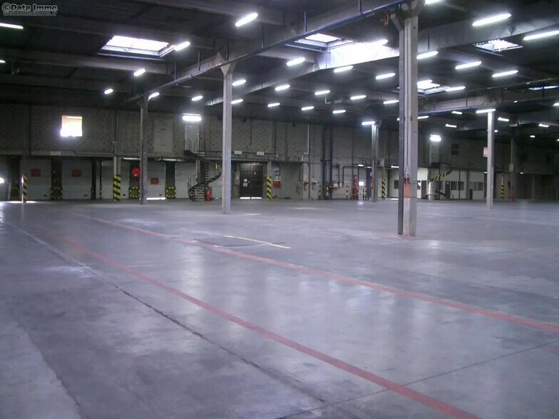 Industrial in Wissous to rent - Building Photo - Image 2 of 10