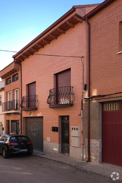 Calle Paloma, 14, Ajalvir, Madrid for rent - Primary Photo - Image 1 of 2