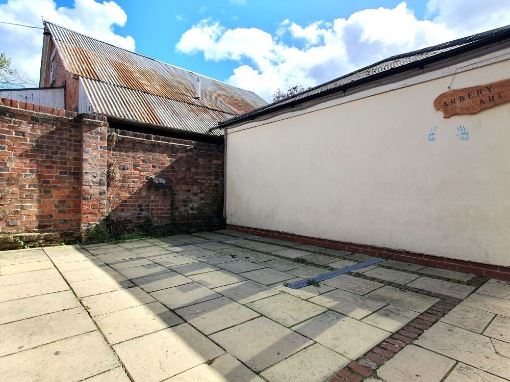 Market Pl, Wantage to rent Building Photo- Image 1 of 5