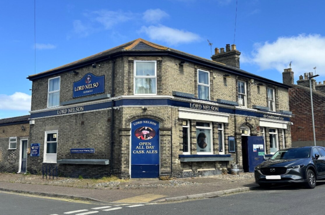 33 Trafalgar Rd W, Great Yarmouth for sale Primary Photo- Image 1 of 8