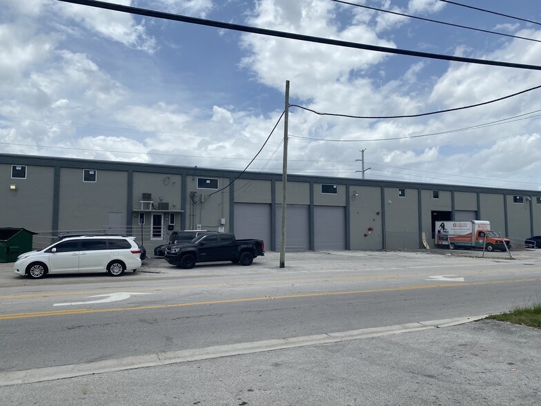 10000-10020 NW 79th Ave, Hialeah, FL for rent - Building Photo - Image 1 of 10