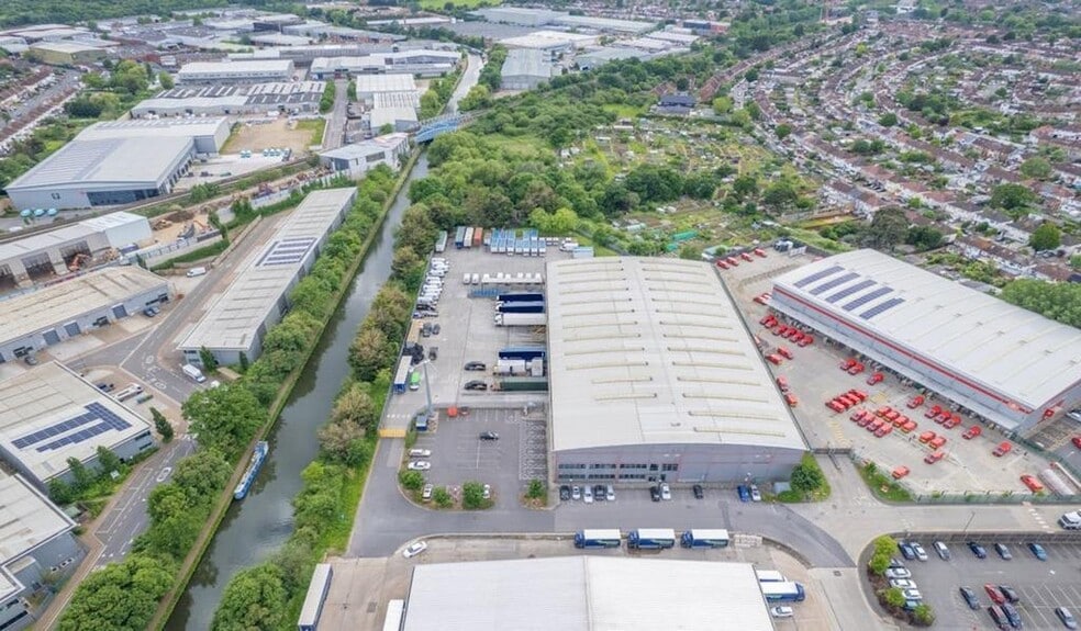 Auriol Dr, Greenford to rent - Aerial - Image 3 of 23