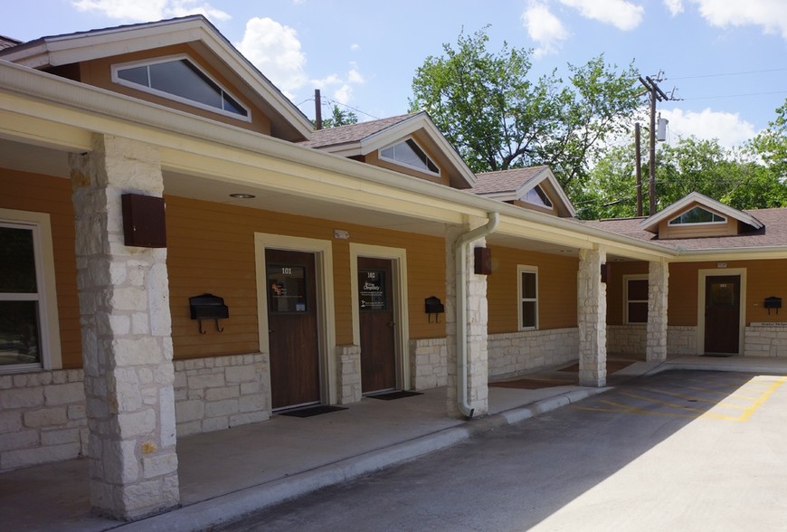 306 E Main St, Round Rock, TX for rent - Building Photo - Image 1 of 7