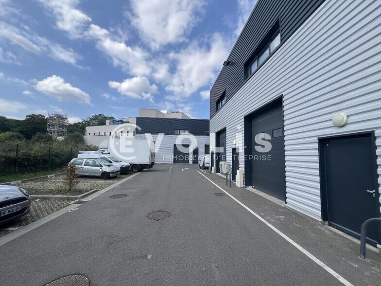 Light Industrial in Valenton to rent - Building Photo - Image 2 of 12