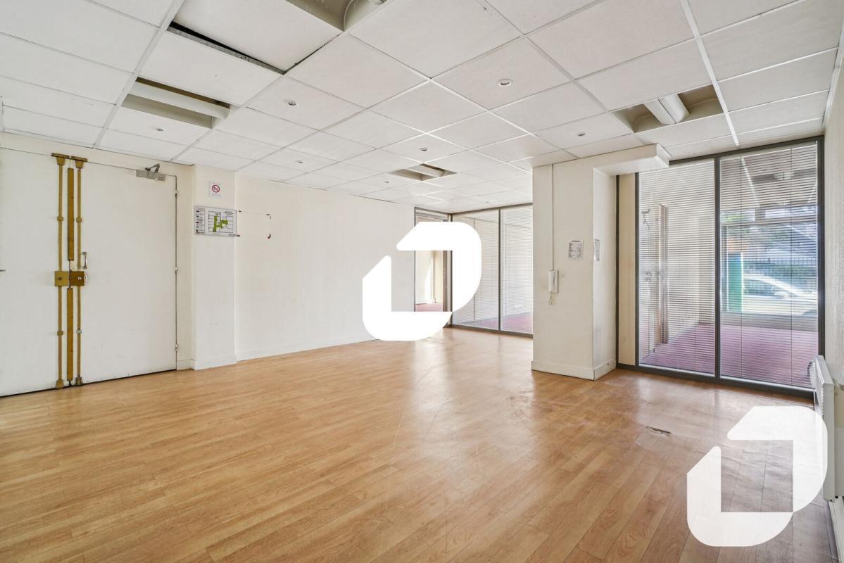 Office in Paris for sale Interior Photo- Image 1 of 15