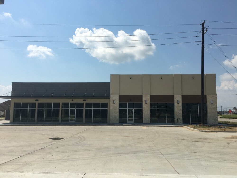 7611 Eagle Dr, Mont Belvieu 77523 Mont Belvieu Center