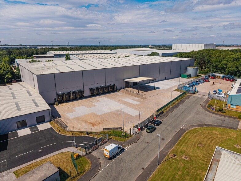 1 Duchy Rd, Crewe to rent - Building Photo - Image 2 of 11