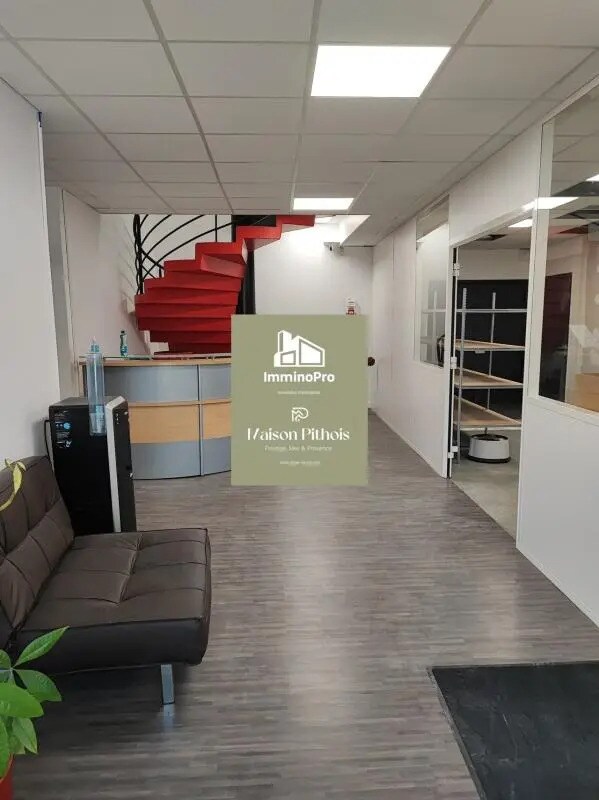 Light Industrial in Aubagne to rent Interior Photo- Image 1 of 8