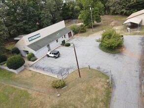 409 Old Buncombe Rd, Travelers Rest, SC for rent Building Photo- Image 1 of 26