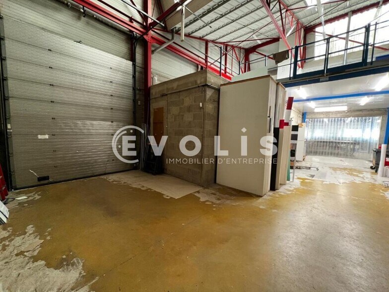 Light Industrial in Chilly Mazarin for sale - Building Photo - Image 3 of 25