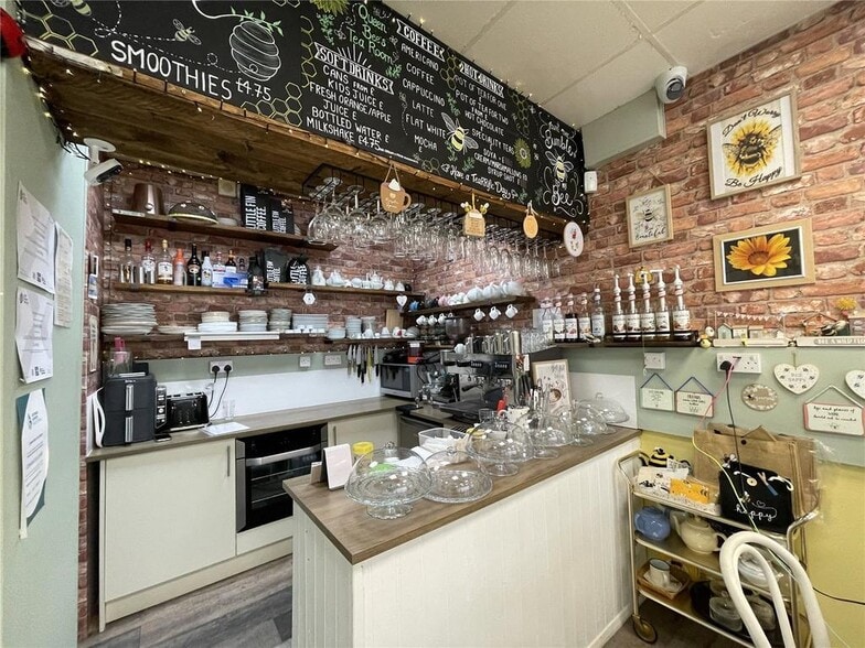 18 High St, Southend On Sea for sale - Building Photo - Image 3 of 7