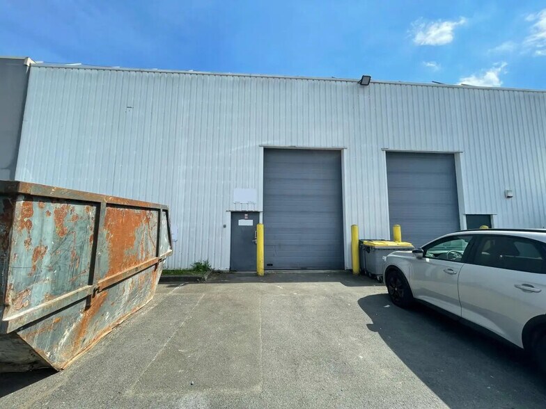 Office in Gennevilliers to rent - Building Photo - Image 2 of 16