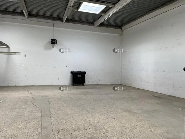 Light Industrial in Gennevilliers to rent - Building Photo - Image 2 of 4