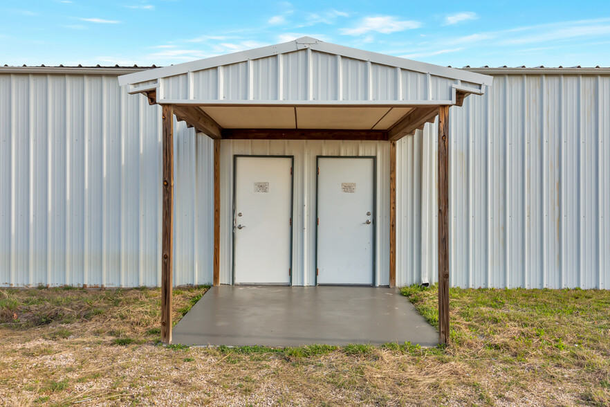 1715 N FM 51, Springtown, TX for rent - Building Photo - Image 1 of 25