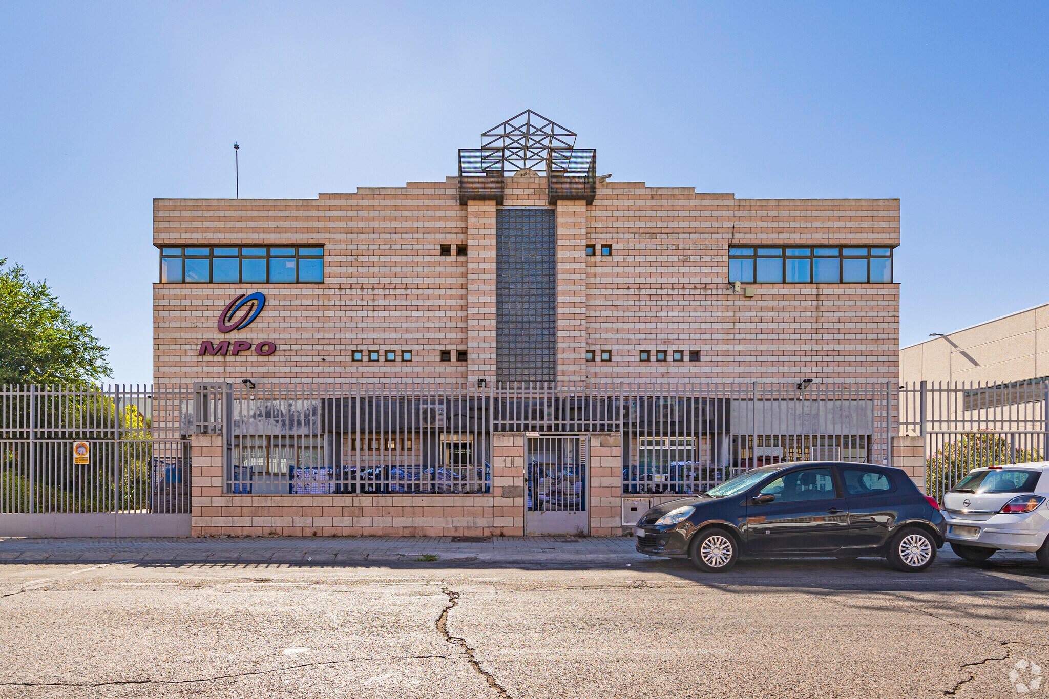 Calle Laguna, 6 - 8, calle Ebanistas, 37 portfolio of 3 properties for sale on LoopNet.co.uk Primary Photo- Image 1 of 16