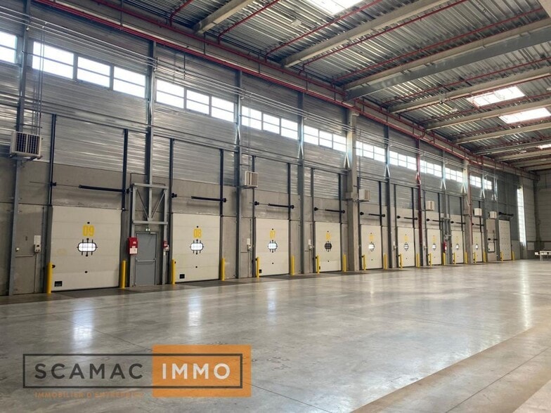 Industrial in Lisses to rent - Interior Photo - Image 2 of 7
