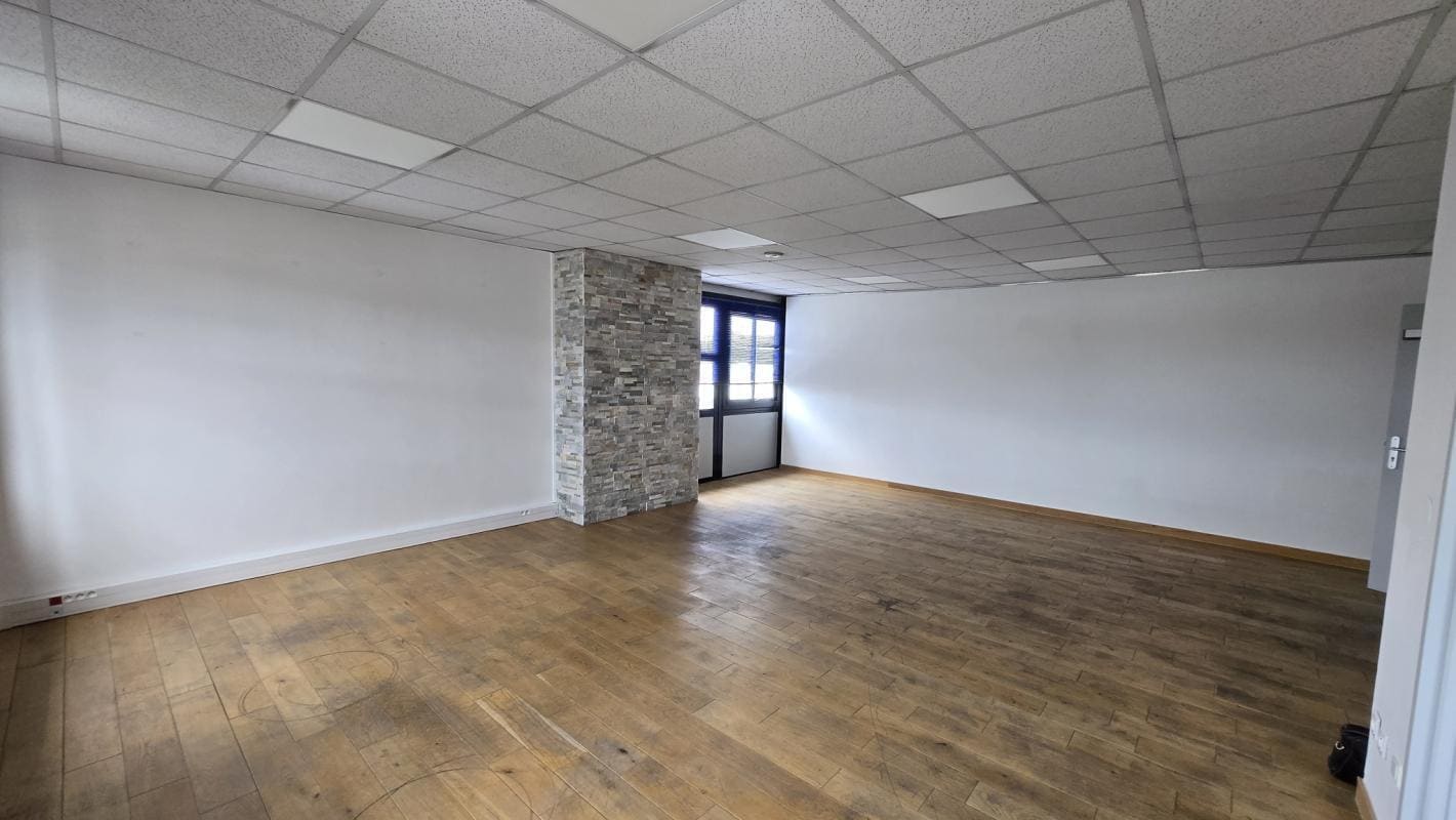Office in La Garde to rent Building Photo- Image 1 of 10