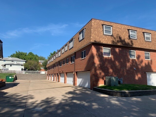 7107 N Miramar Dr, Peoria, IL for sale Building Photo- Image 1 of 1