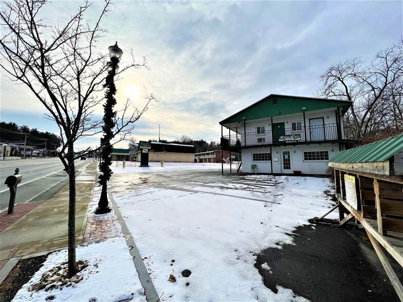 5 Canada St, Lake George, NY for sale - Building Photo - Image 1 of 1