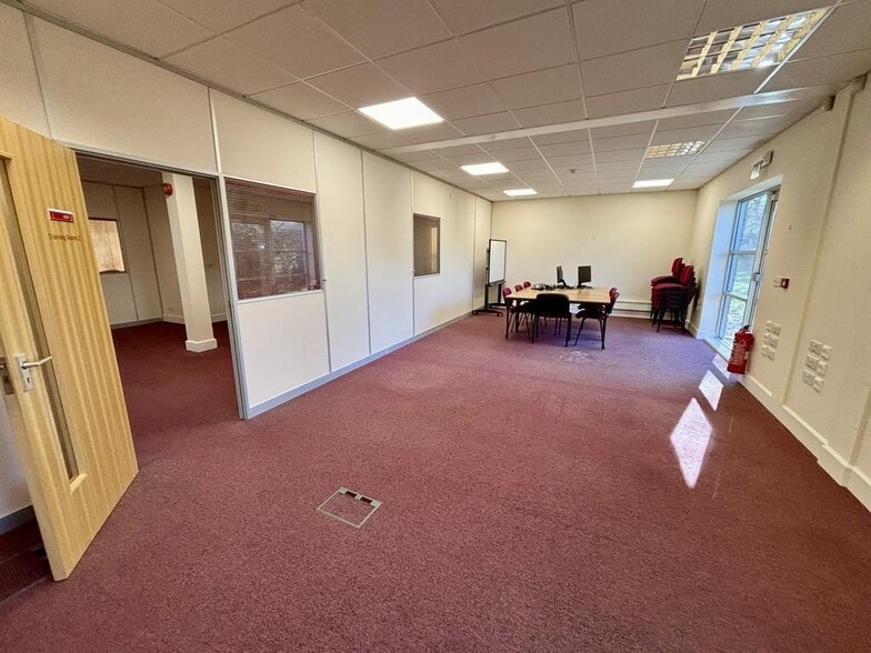 Monks Brk, Newport to rent - Building Photo - Image 2 of 12