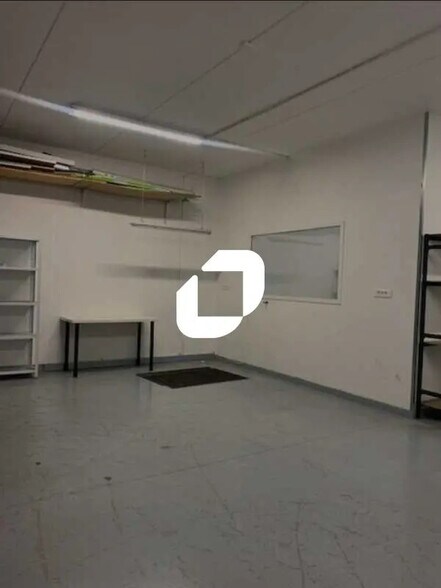 Light Industrial in Massy to rent - Interior Photo - Image 3 of 7