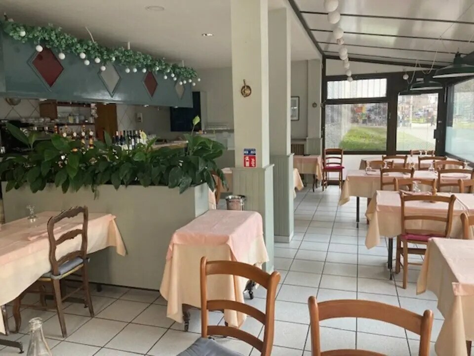 Retail in Gennevilliers to rent Building Photo- Image 1 of 10