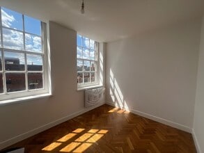 100 High St, Bedford to rent Interior Photo- Image 2 of 12