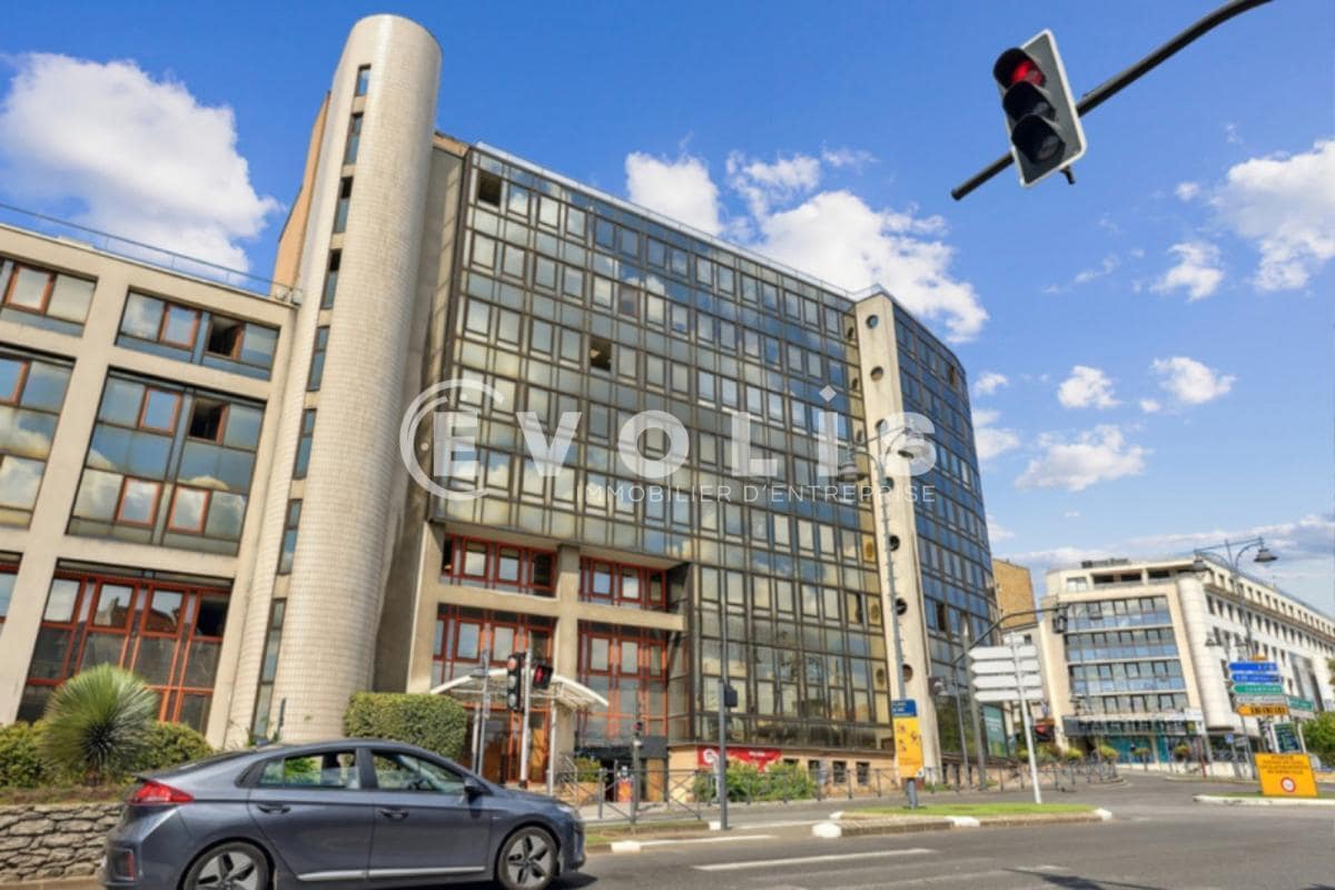 Office in Nogent-sur-Marne to rent Building Photo- Image 1 of 15