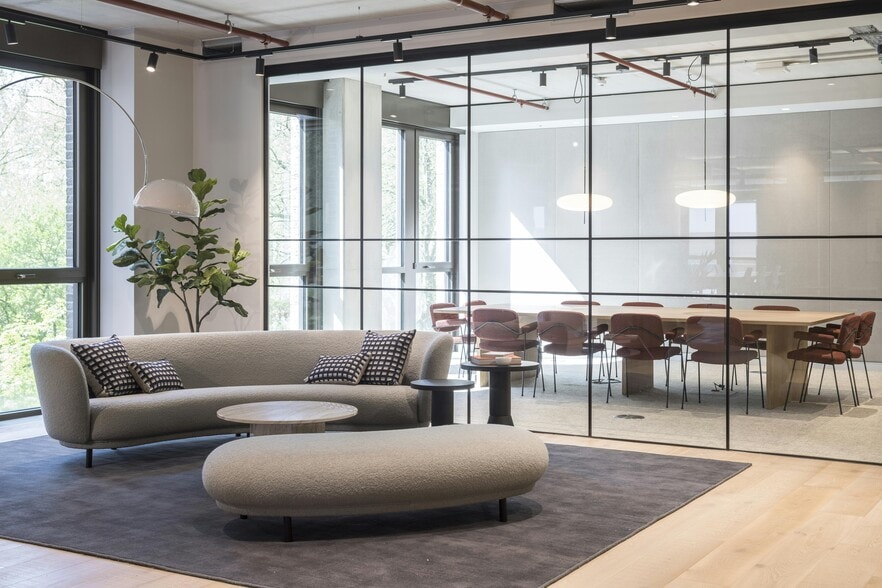 66 City Rd, London to rent - Building Photo - Image 1 of 44