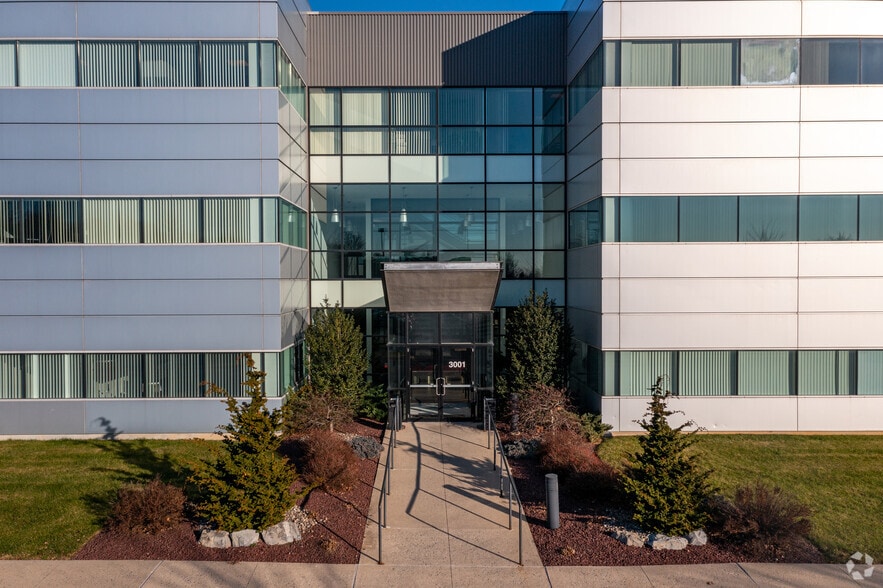 3001 Emrick Blvd, Bethlehem, PA to rent - Building Photo - Image 3 of 9