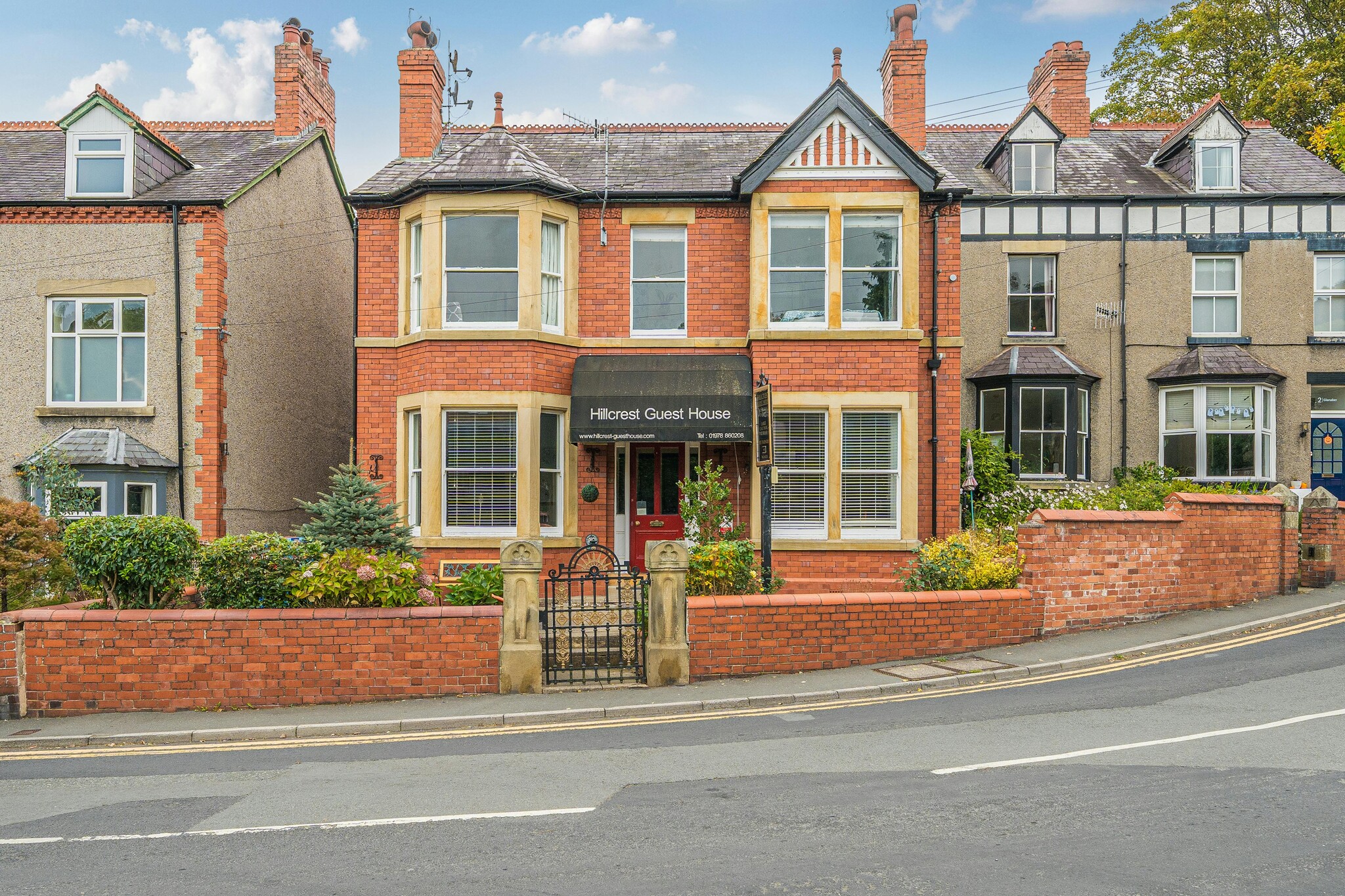 4 Hill St, Llangollen for sale Primary Photo- Image 1 of 16