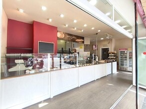 Retail in Barcelona, Barcelona to rent Interior Photo- Image 2 of 12