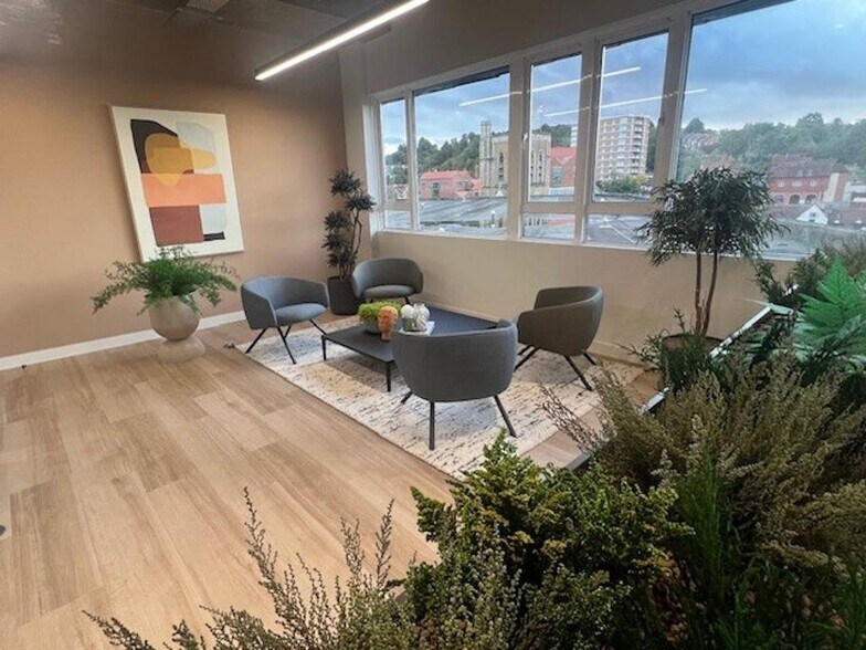 13-27 Friary St, Guildford to rent - Building Photo - Image 3 of 12