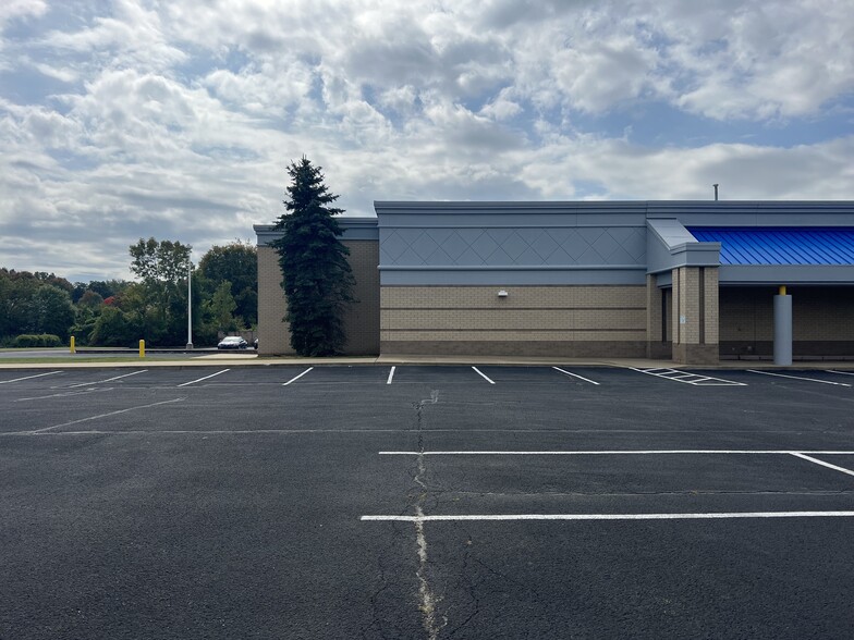 8100 Cleveland Ave NW, Canton, OH for rent - Building Photo - Image 1 of 7