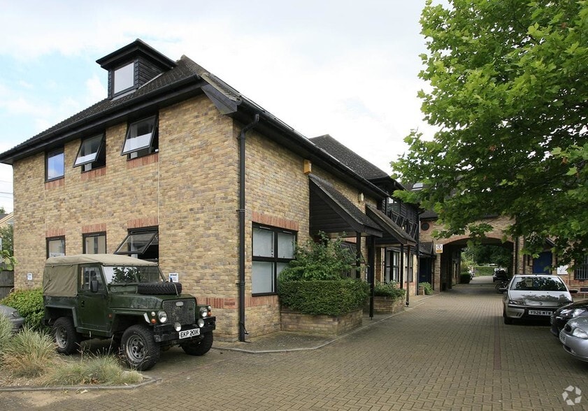 Station Rd, Great Shelford to rent - Building Photo - Image 2 of 5