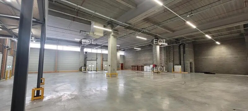 Industrial in Lyon to rent - Building Photo - Image 2 of 5