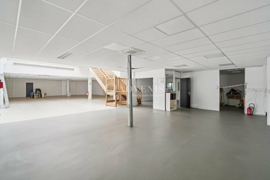 Light Industrial in Villiers-sur-Marne for sale - Interior Photo - Image 2 of 12