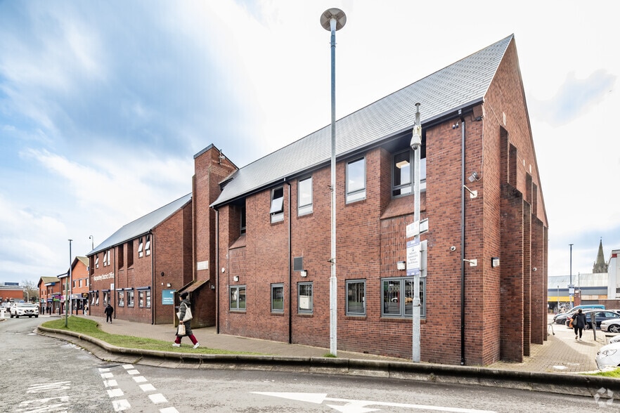 Lee Rd, Manchester to rent - Building Photo - Image 2 of 4