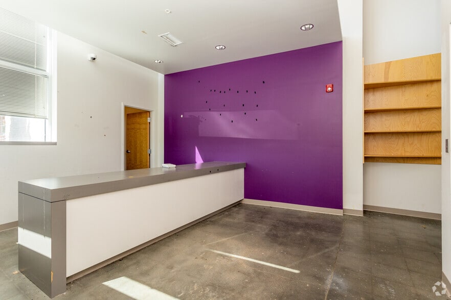 156th & Q, Omaha, NE to rent - Interior Photo - Image 3 of 12