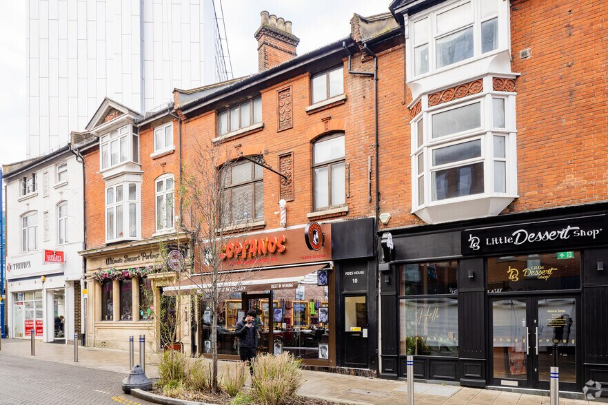 8-10 Chertsey Rd, Woking to rent - Building Photo - Image 2 of 2