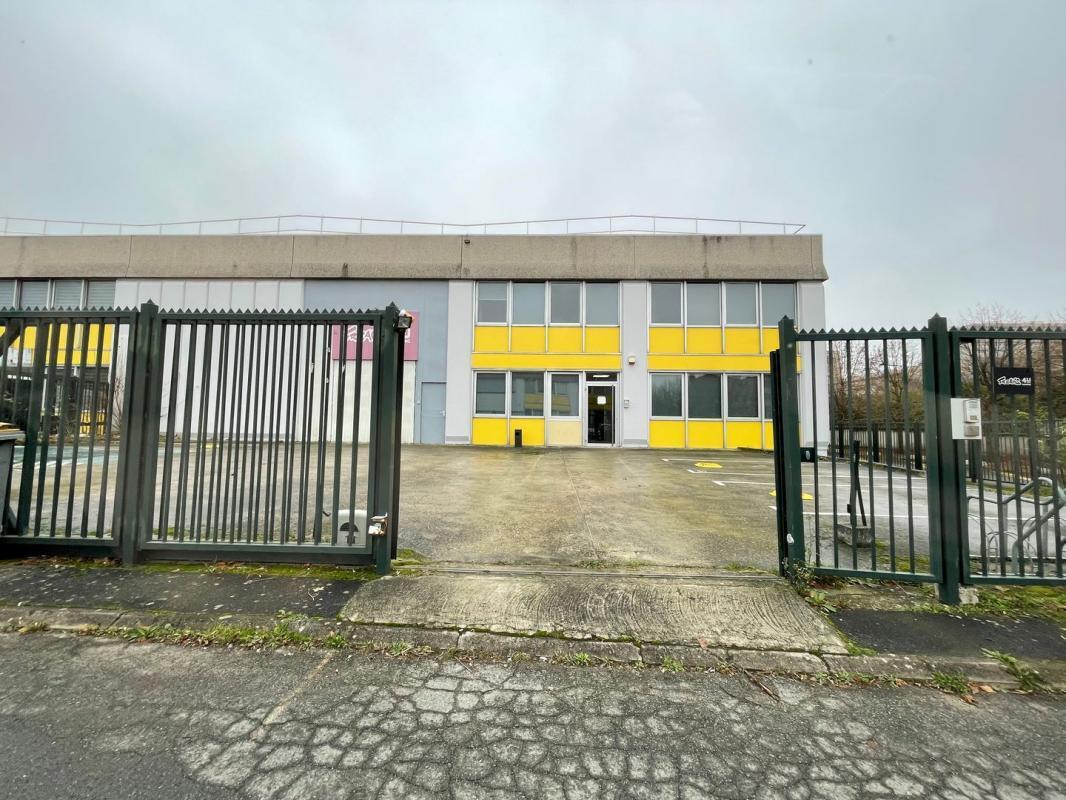 Industrial in Ivry-sur-Seine to rent Building Photo- Image 1 of 5