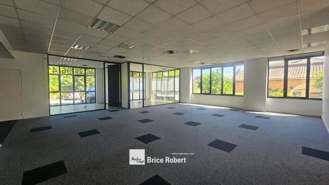 Vente Bureaux 200 m² à 500 m²
