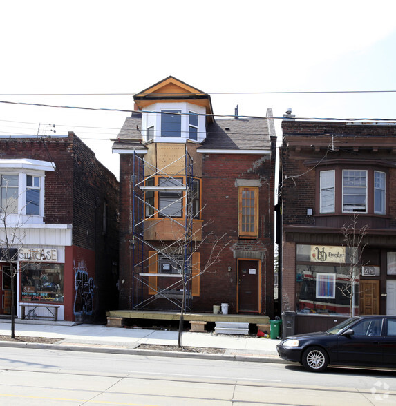 2011 Dundas St W, Toronto, ON for sale - Building Photo - Image 2 of 2