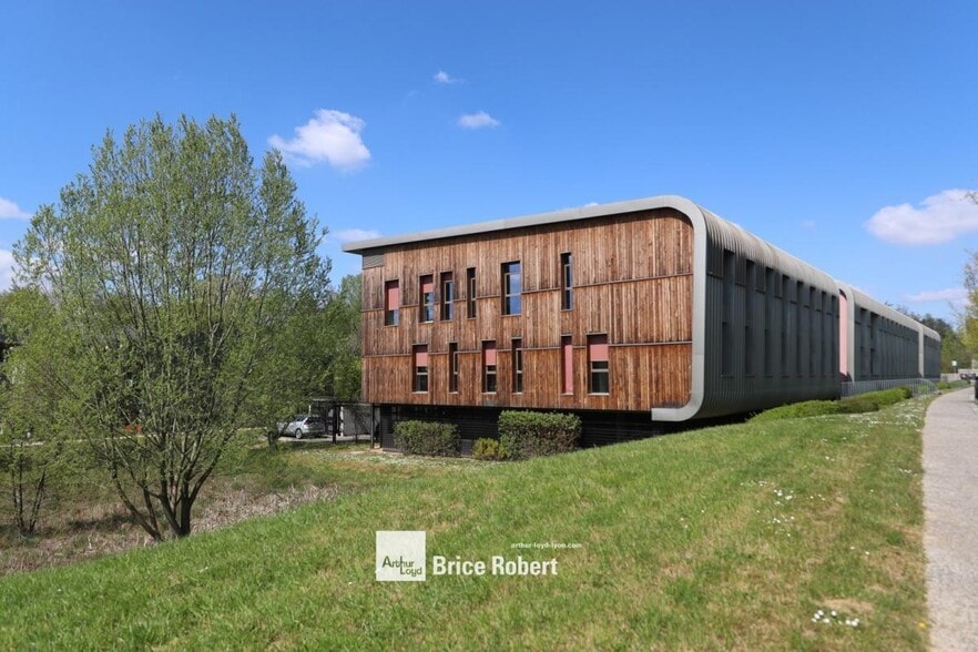 135 Allée Des Noisetiers, Limonest to rent - Building Photo - Image 3 of 13