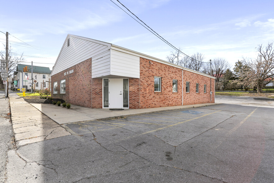 103 W Main St, Hedgesville, WV for rent - Building Photo - Image 1 of 22