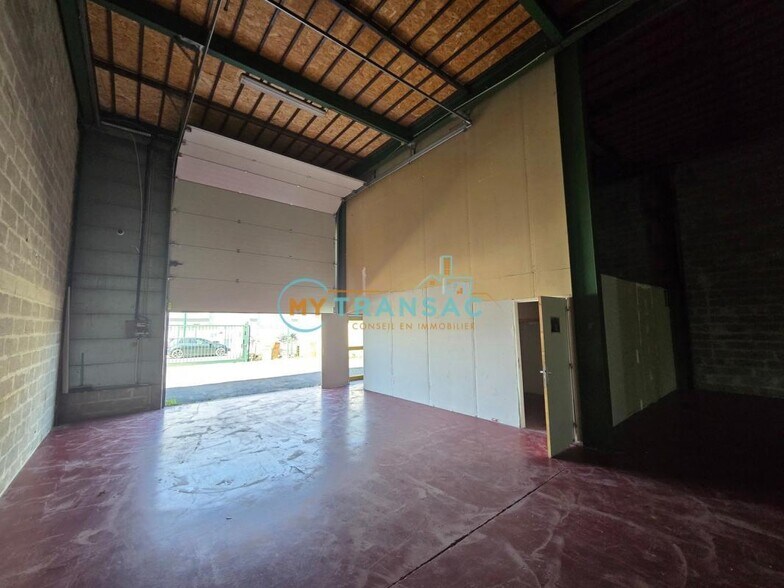 Light Industrial in Courtry to rent - Interior Photo - Image 3 of 3