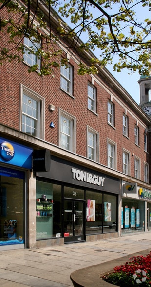 36 Paragon St, Hull to rent - Primary Photo - Image 1 of 1