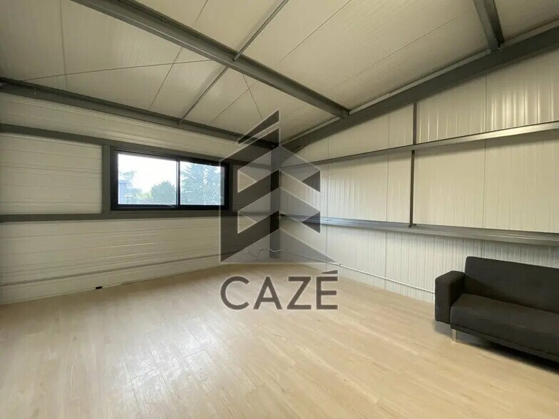 Light Industrial in Ludon-Médoc to rent - Interior Photo - Image 3 of 9